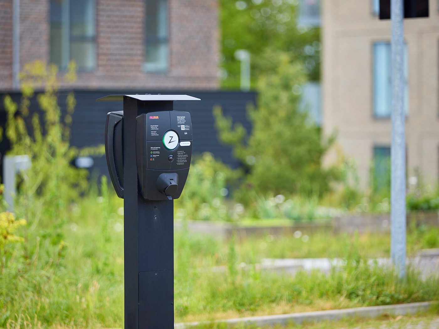 AURA ladestander installeret ved boligforening
