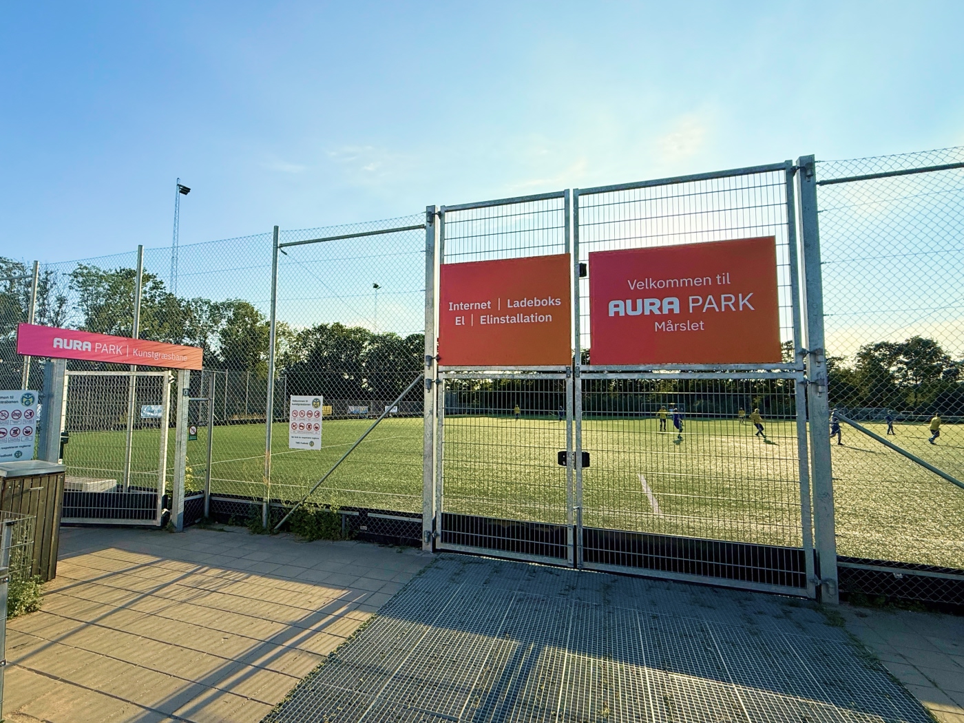 AURA Park skilt på hegn