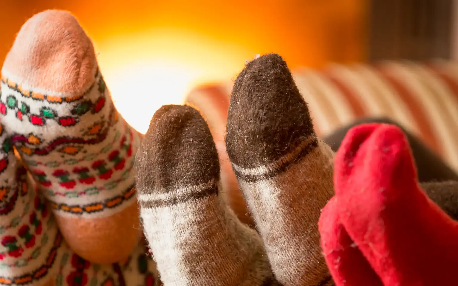 Foedder Med Strikstøoemper På Bord