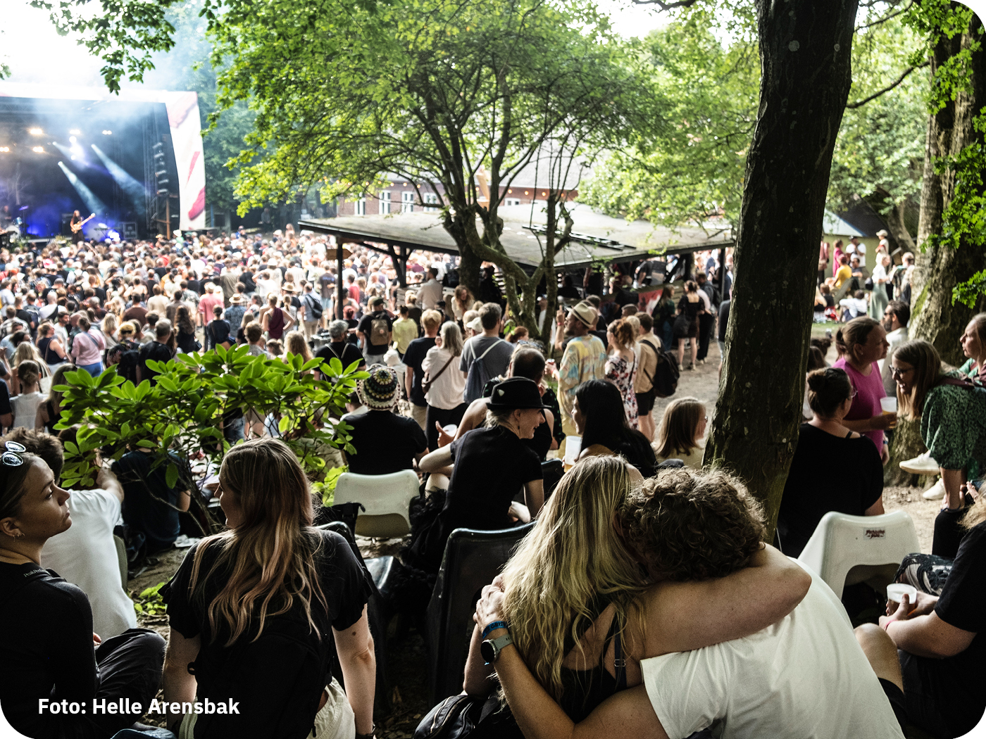 GrimFest publikum ser koncert