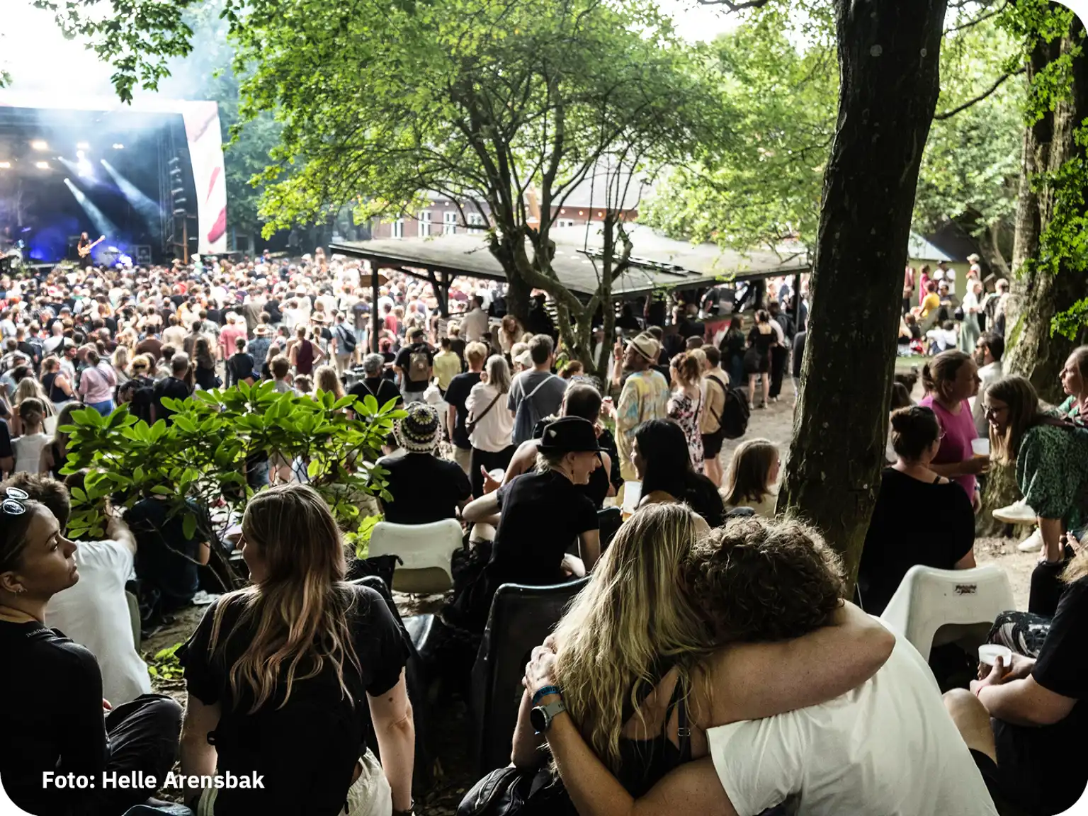 GrimFest publikum ser koncert