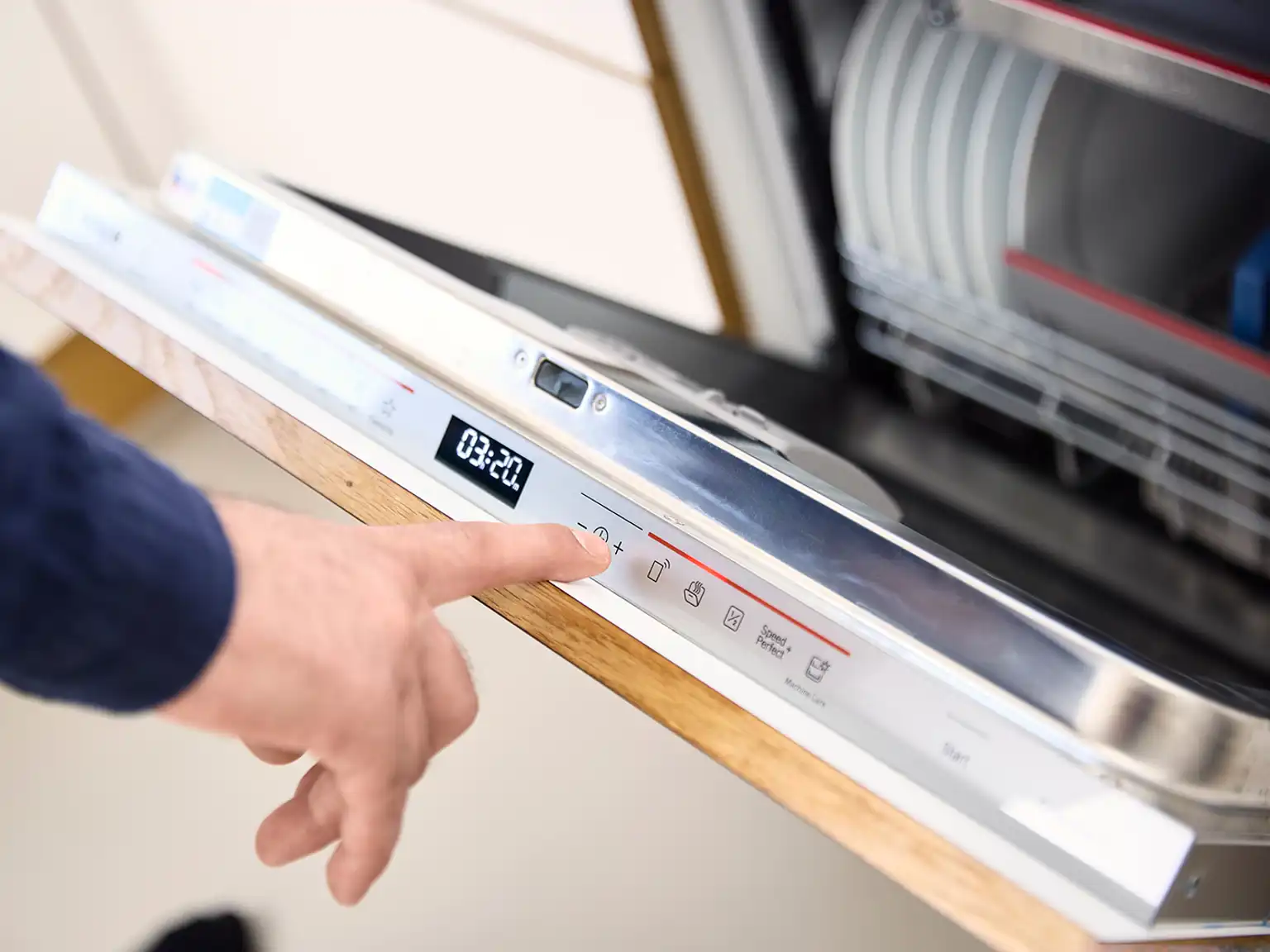 Mand udsætter start af opvaskemaskinen til elprisen er billig