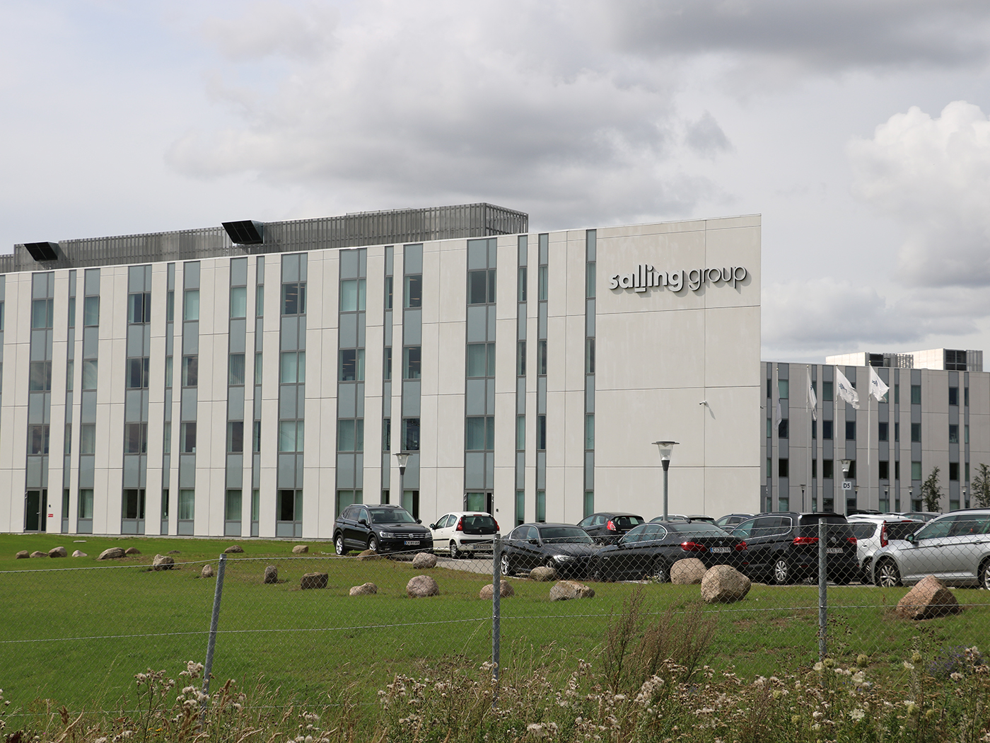 Salling Group bygning med parkering