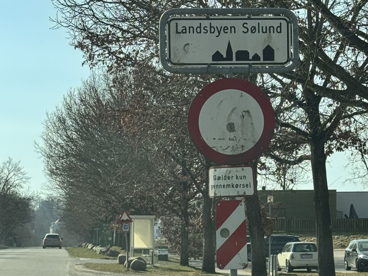 Byskilt Med Landsbyen Sølund