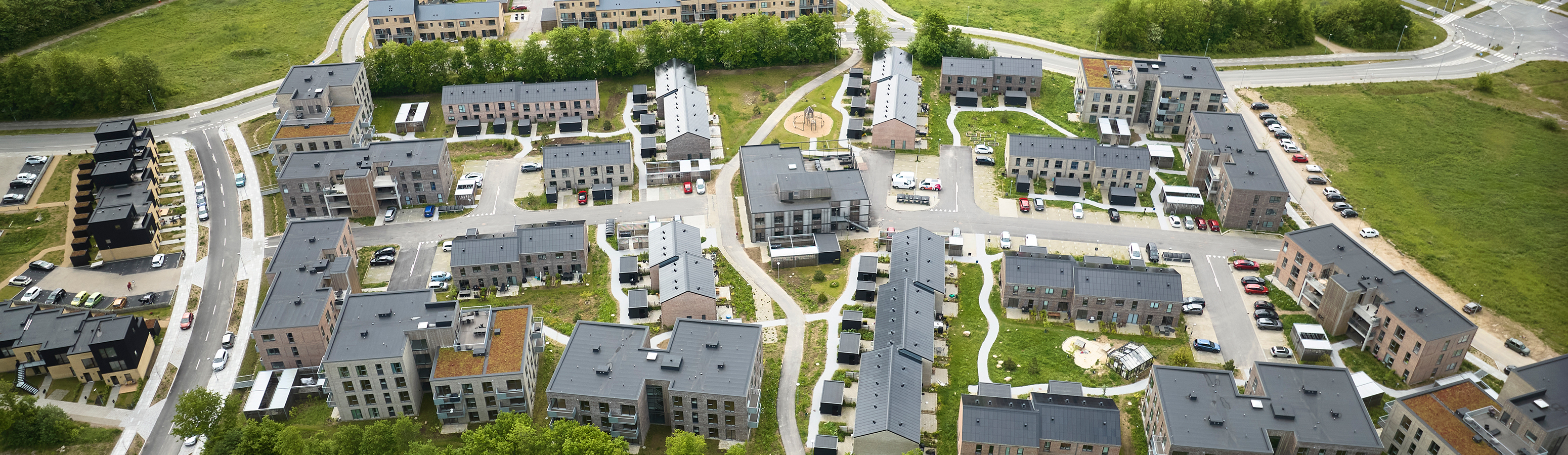 Plushusene set oppefra med overblik