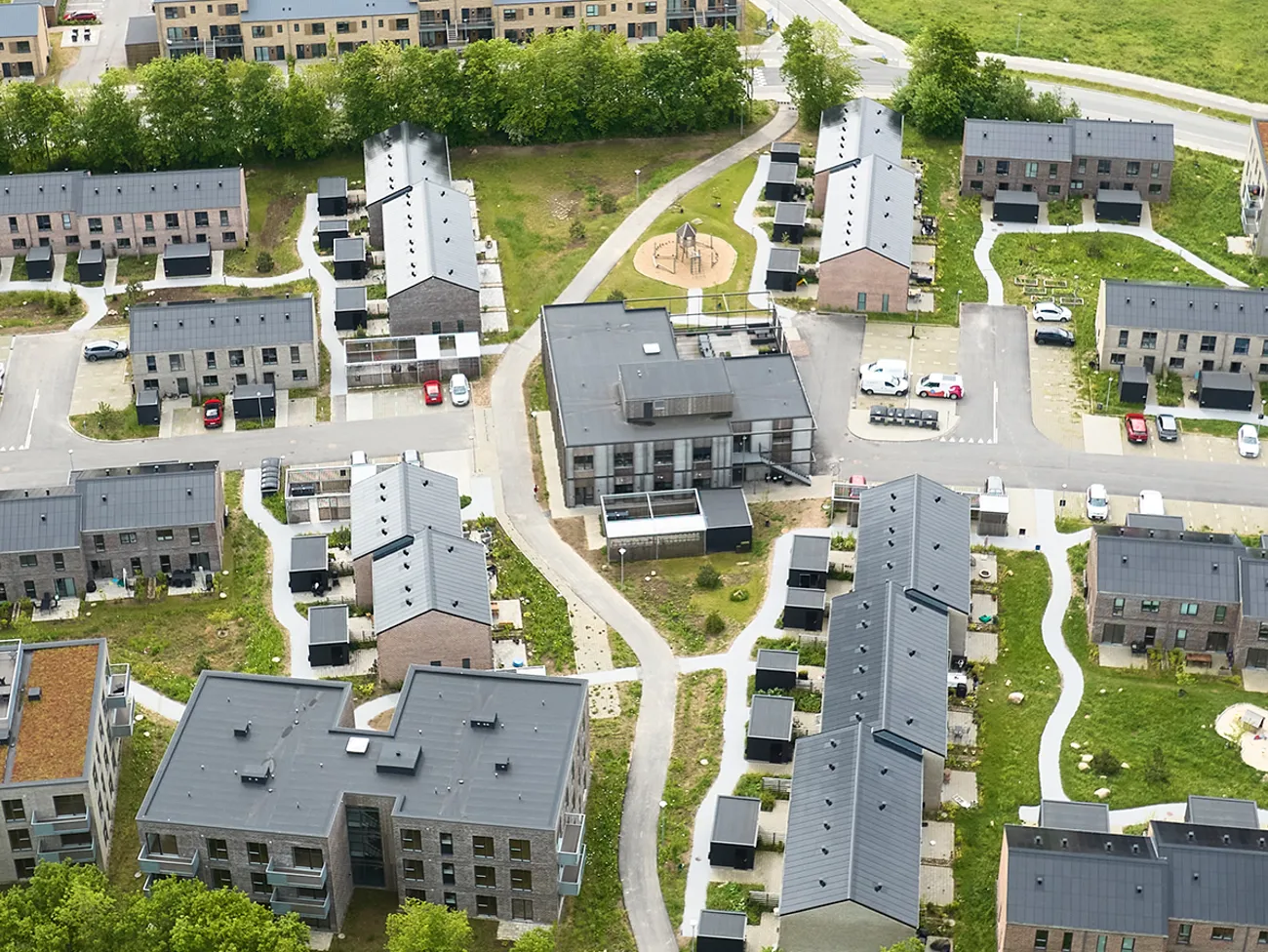 Plushusene set oppefra med overblik