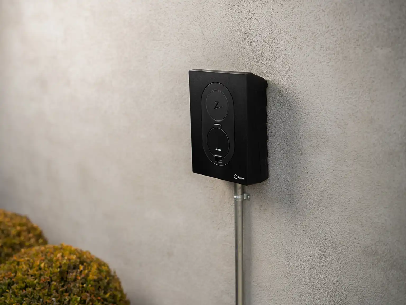 Ladeboks monteret på husets ydermur