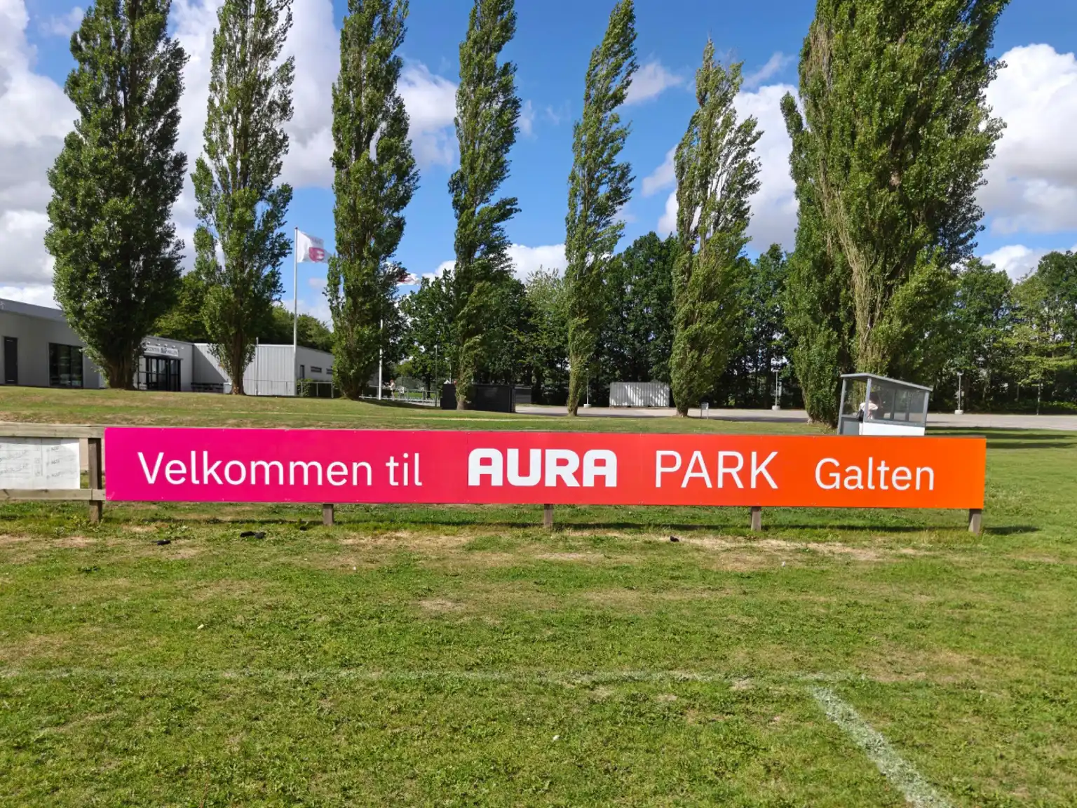 aura-park-skilt-bane AURA Park skilt på fodboldbane