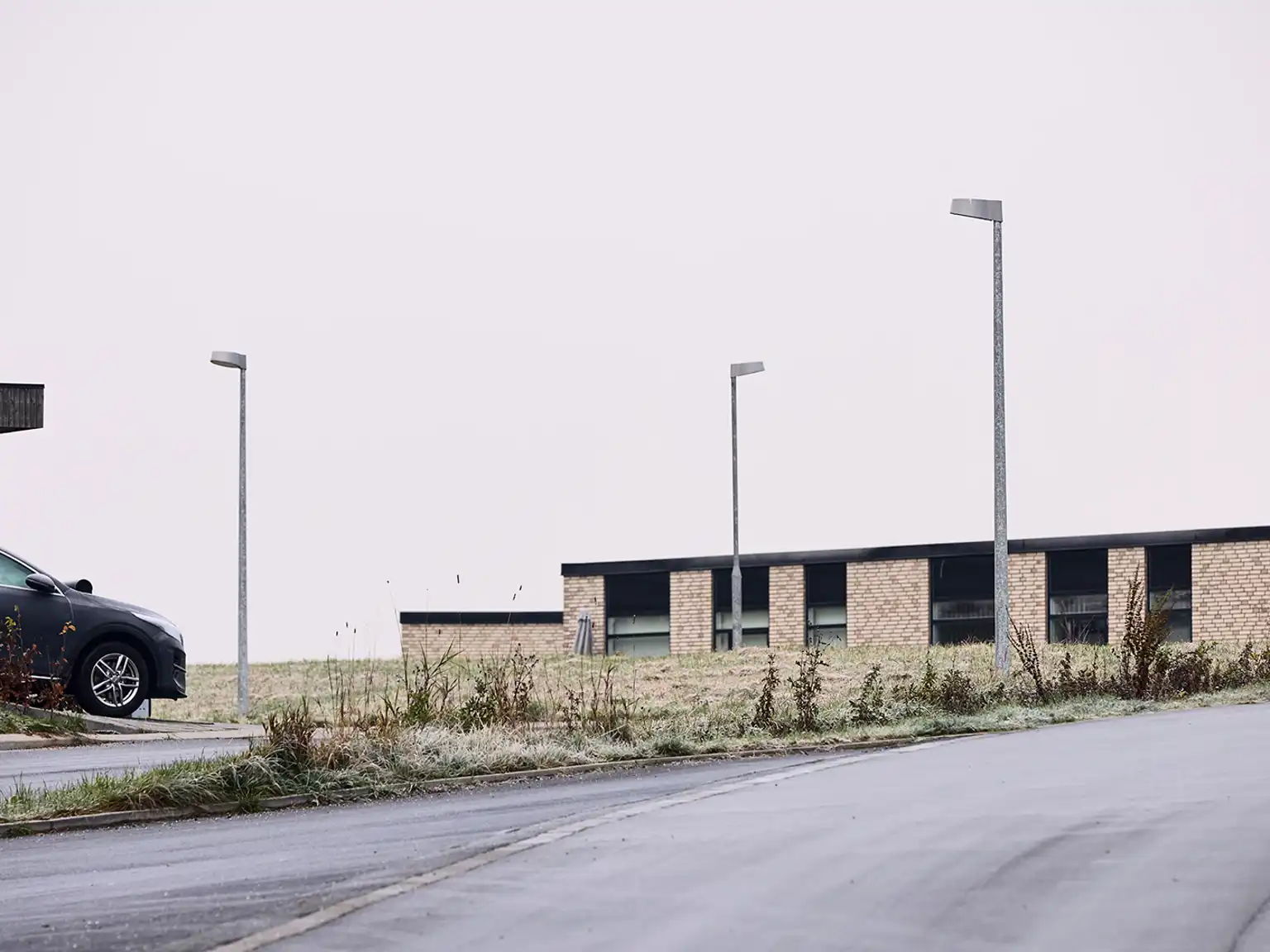 Hus på vej med gadelys