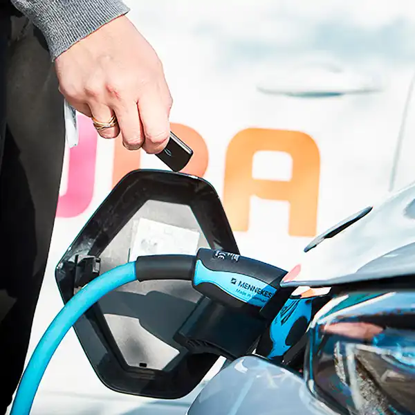 Ladestation i CeresByens parkeringshus sikrer opladning af elbil til beboere og gæster